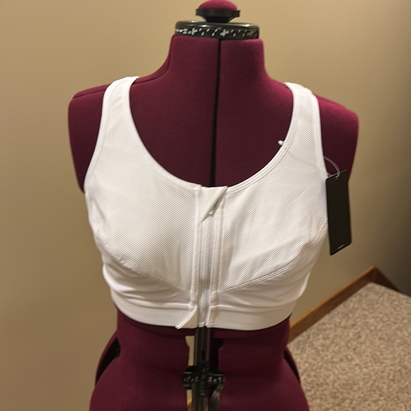 🏃🏽♀️Syrokan🏃🏽♀️white mesh-panel zip front sports bra, size 40 D. - Picture 8 of 15